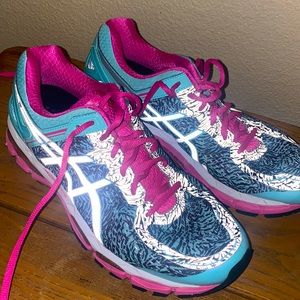 Lightly used Adidas Gel-kayano 22 running shoes